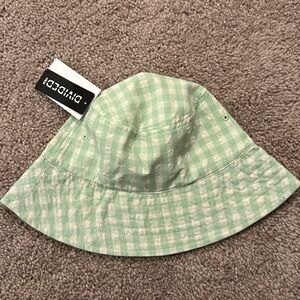 💜 3 for $10 Divided Green Hat